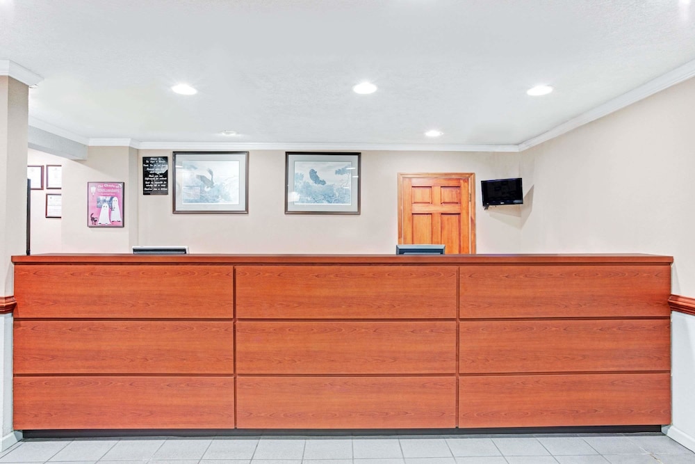 Super 8 by Wyndham Williamsburg/Historic Area 5/26