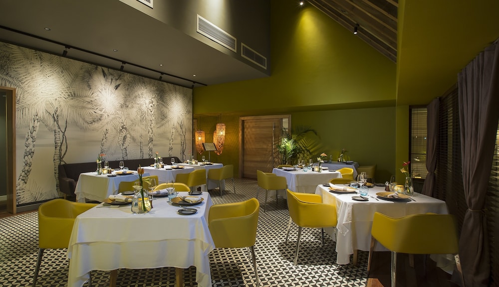 The Bay Club at Anahita 24/44