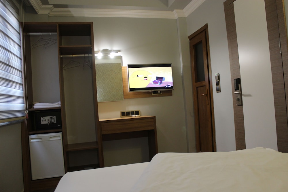 Nur Hotel 12/33