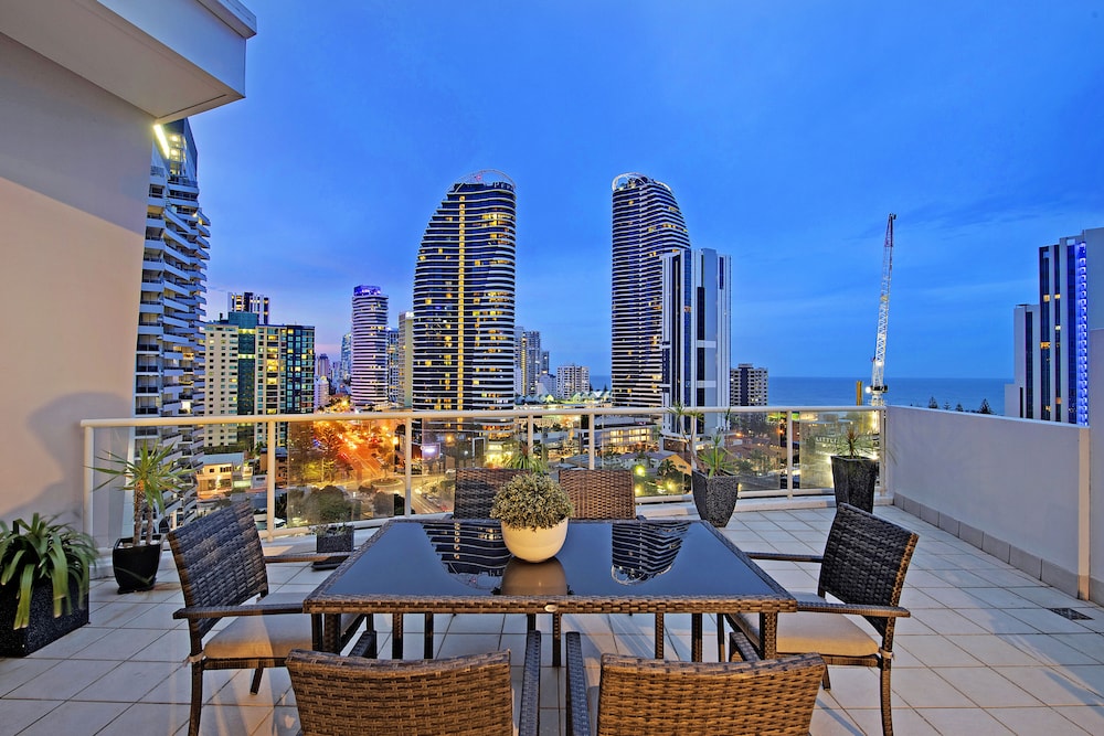 Broadbeach Savannah Hotel And Resort 67/80