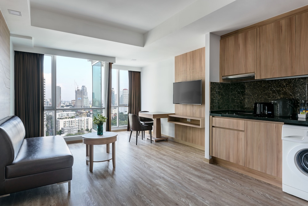 Adelphi Grande Sukhumvit 27/70