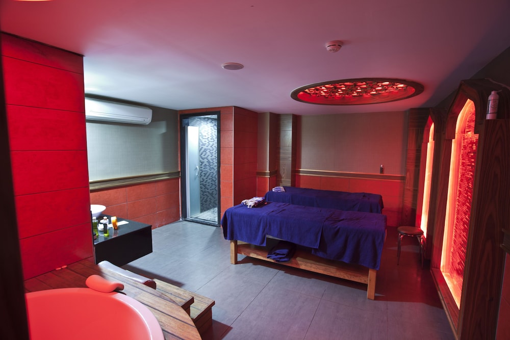 Adella Side Hotel 38/73