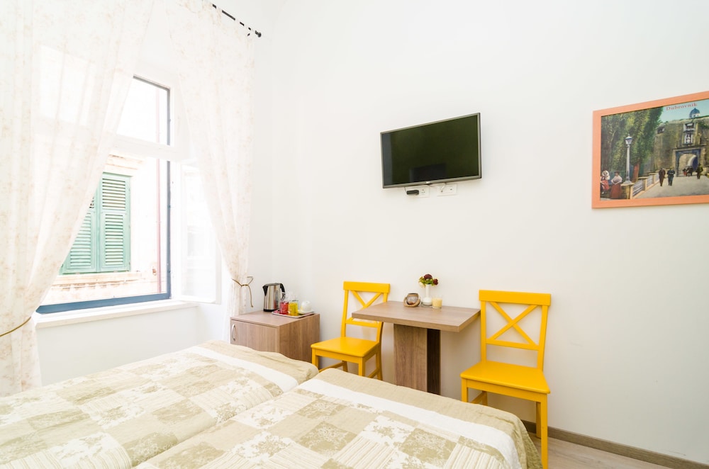 ROOMS TEZORO 33/49