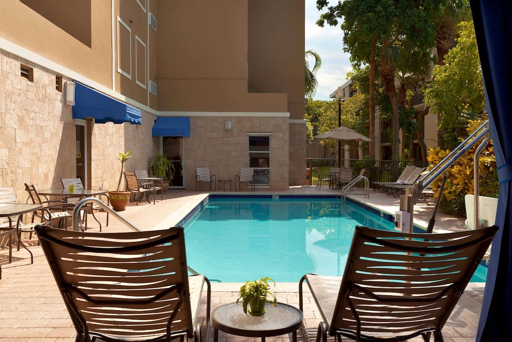 Hampton Inn and Suites Fort Lauderdale Airport South Cruise Port 4/43