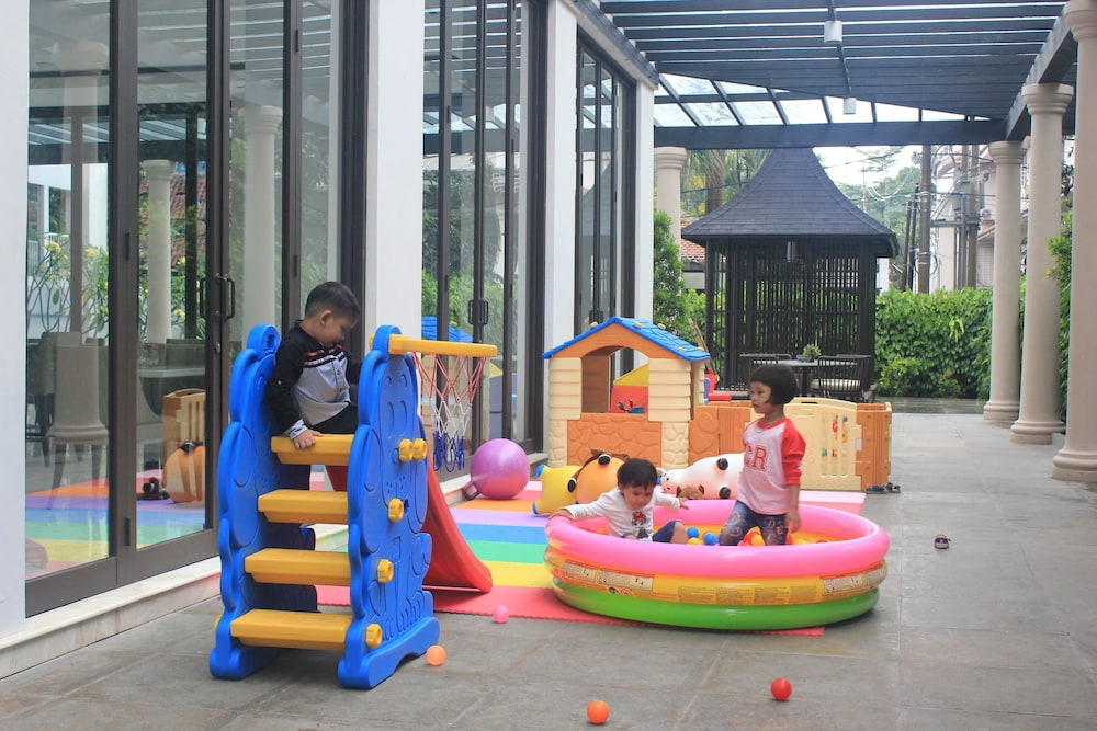Royal Padjadjaran Bogor 26/28