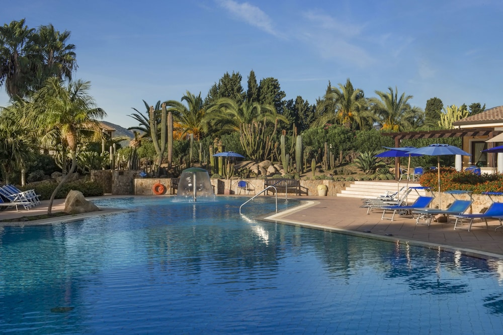Lantana Resort Hotel and Apartments 66/68