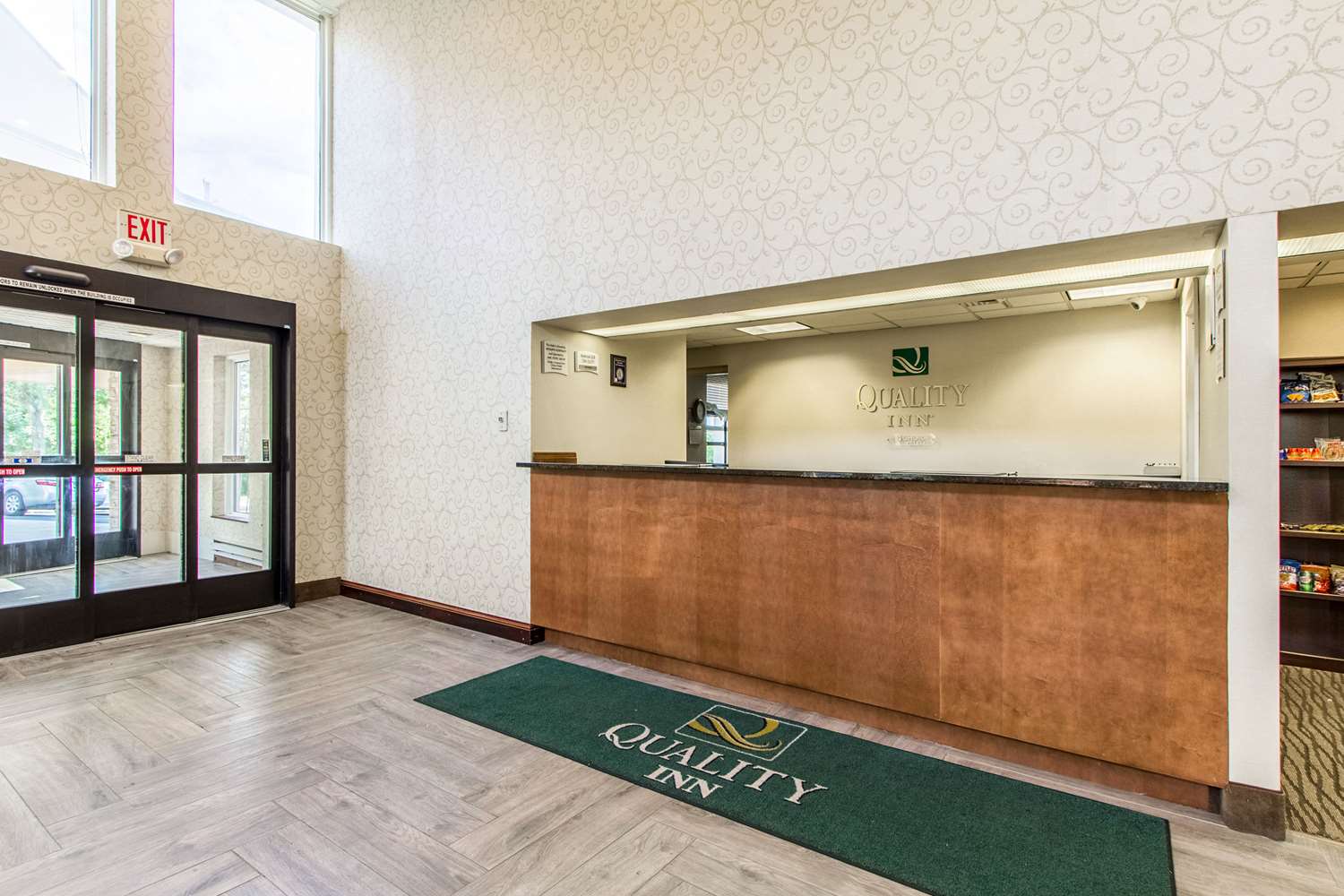Lobby at OYO Greenridge Hotel, WICKLIFFE - OH