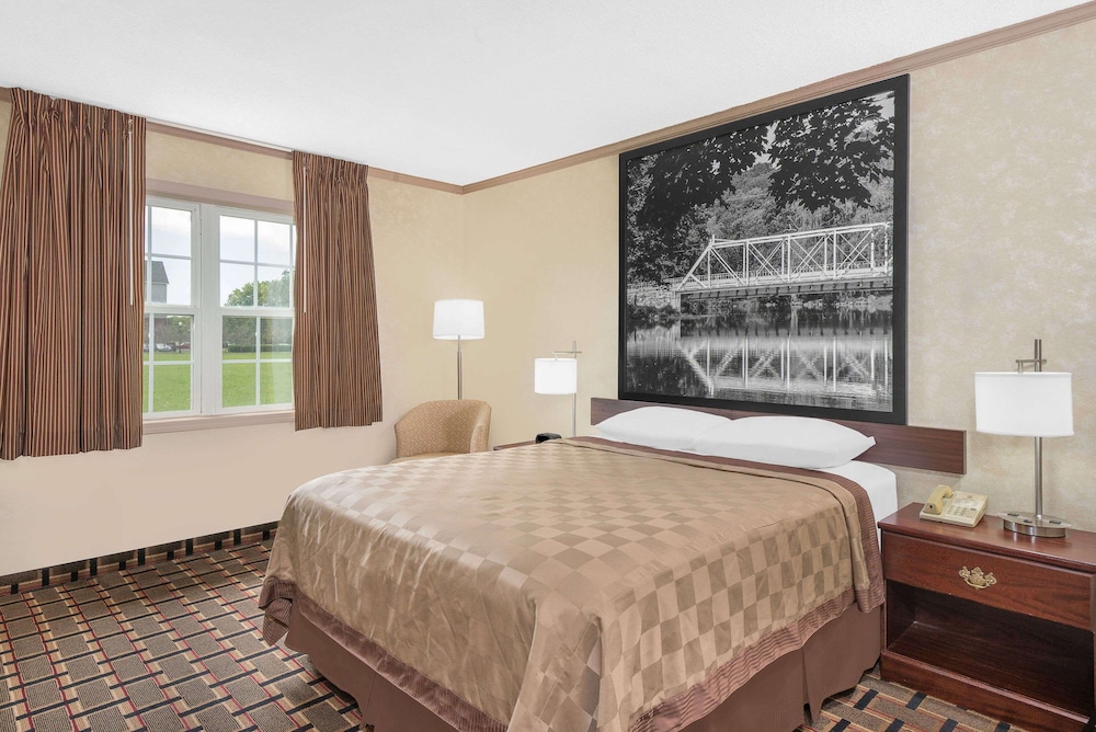 Spark by Hilton Maumee Toledo 4/37