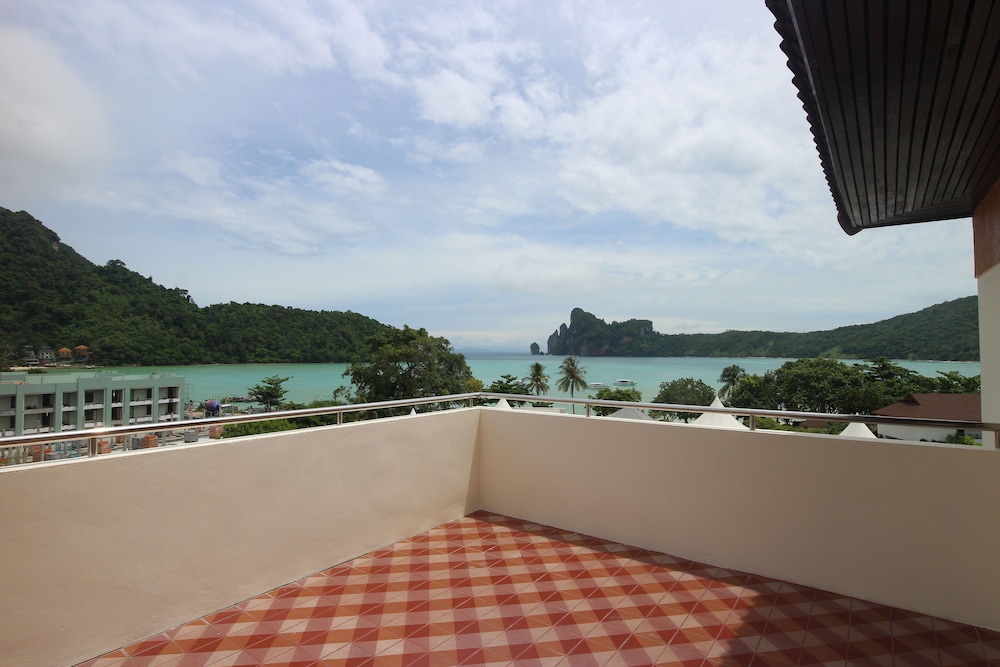 Phi Phi Hotel 62/64
