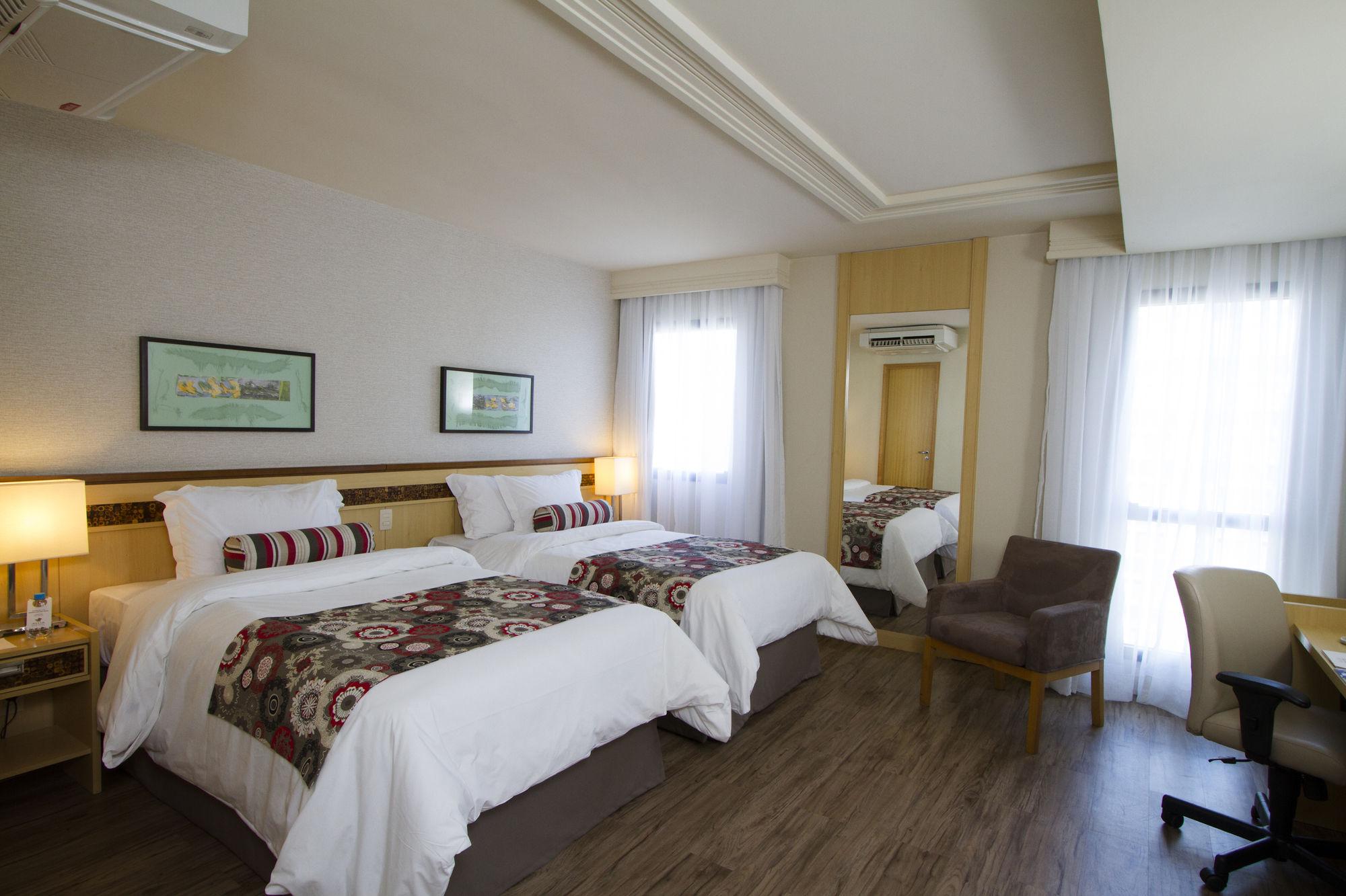 Deluxe, Single, Multiple Beds