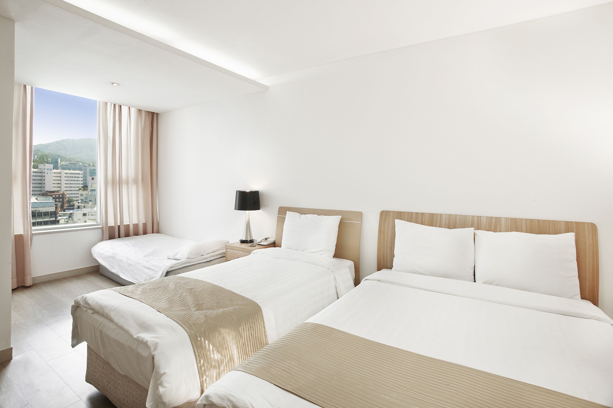 DELUXE, TWIN BEDS