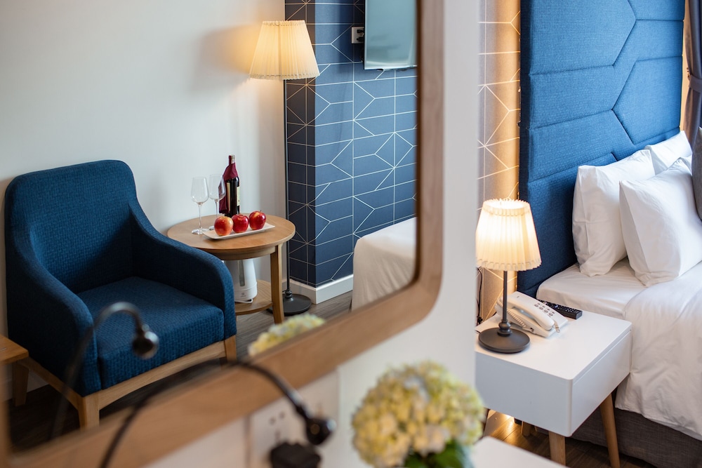 Bonsella Prestige Hotel and Spa 51/71