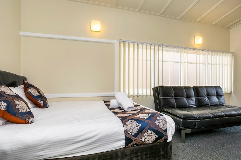 Northshore Hotel 33/41
