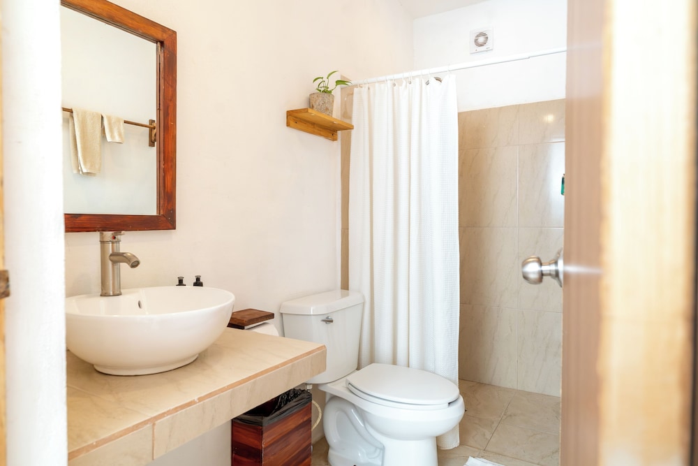 Enigmatic Boutique Hotel 43/44