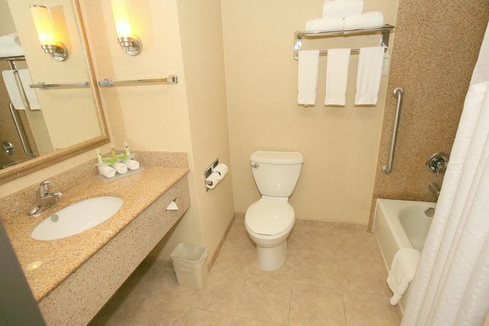 HOLIDAY INN EXPRESS SAN DIEGO SOUTH - CHULA VISTA 15/71