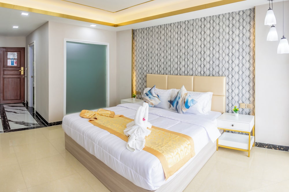 Superior, King Bed, Courtyard View