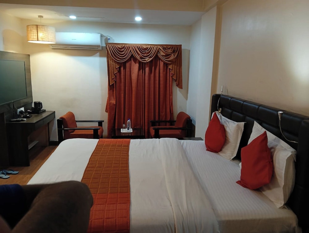 Hotel Crown Ahmedabad 19/43