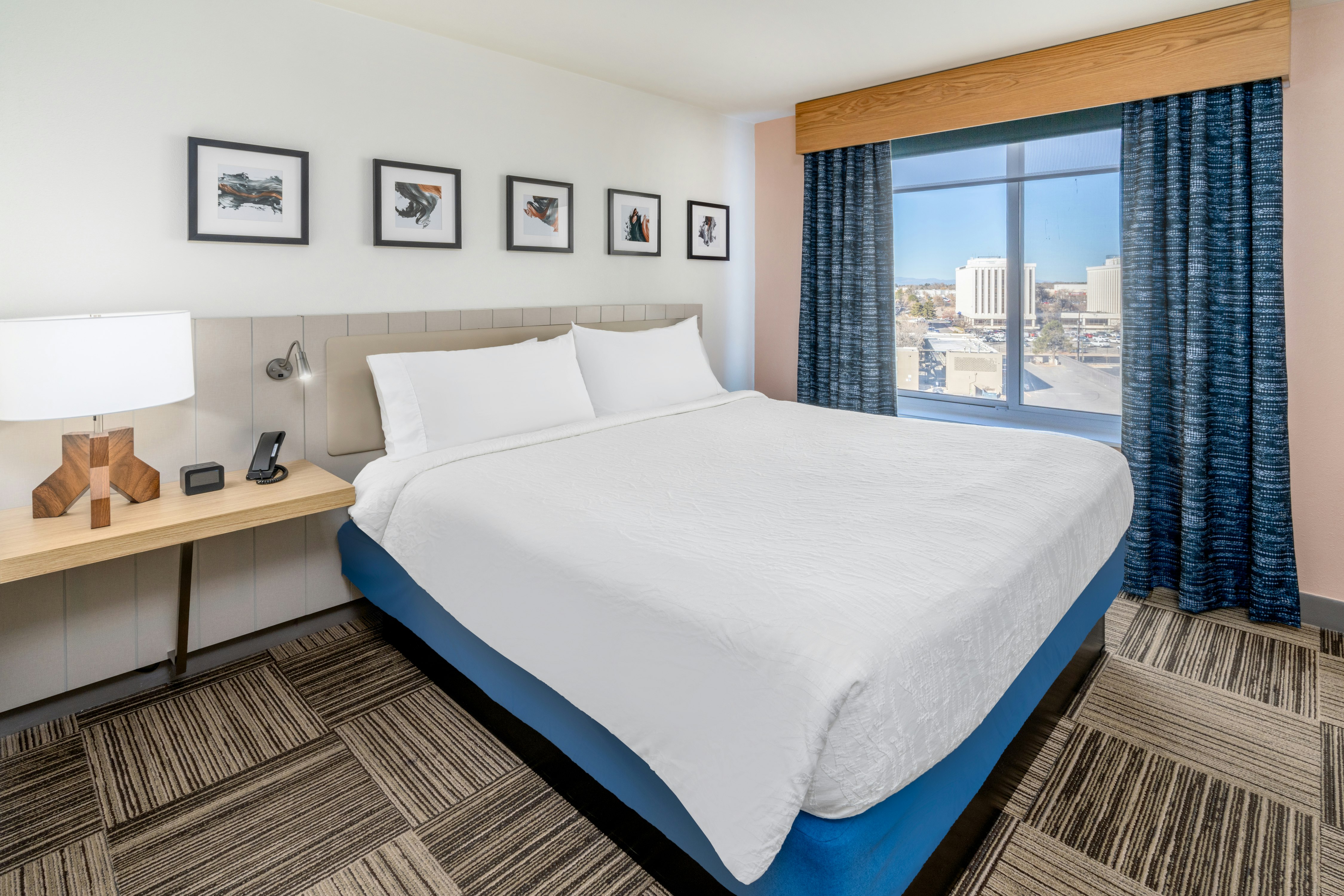 JUNIOR SUITE, KING BED