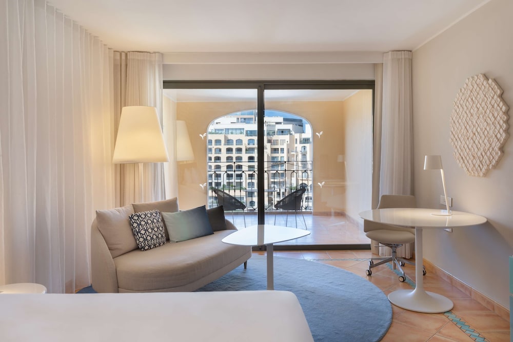 HILTON MALTA 63/100