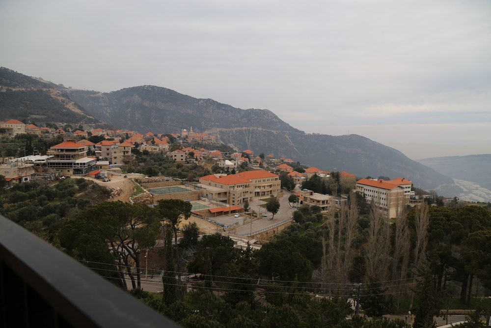 Douma Hotel 56/59