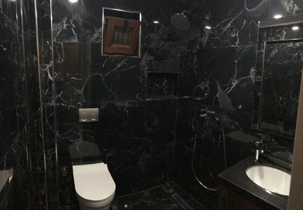 ROOM, QUADRUPLE