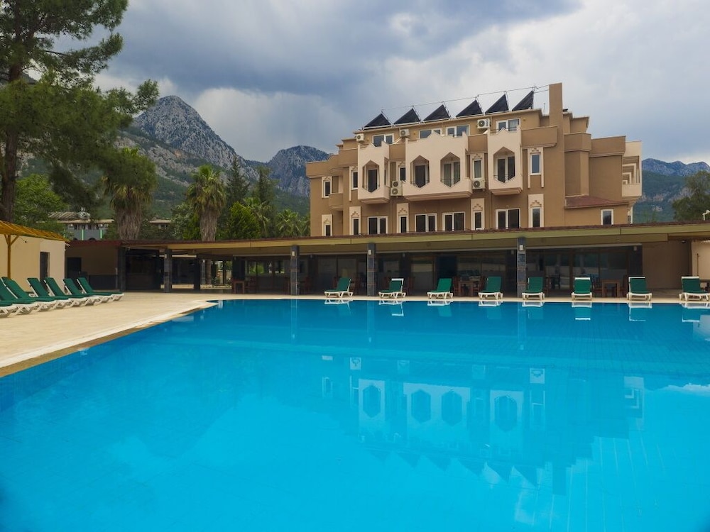Alexius Beach Hotel 2/20
