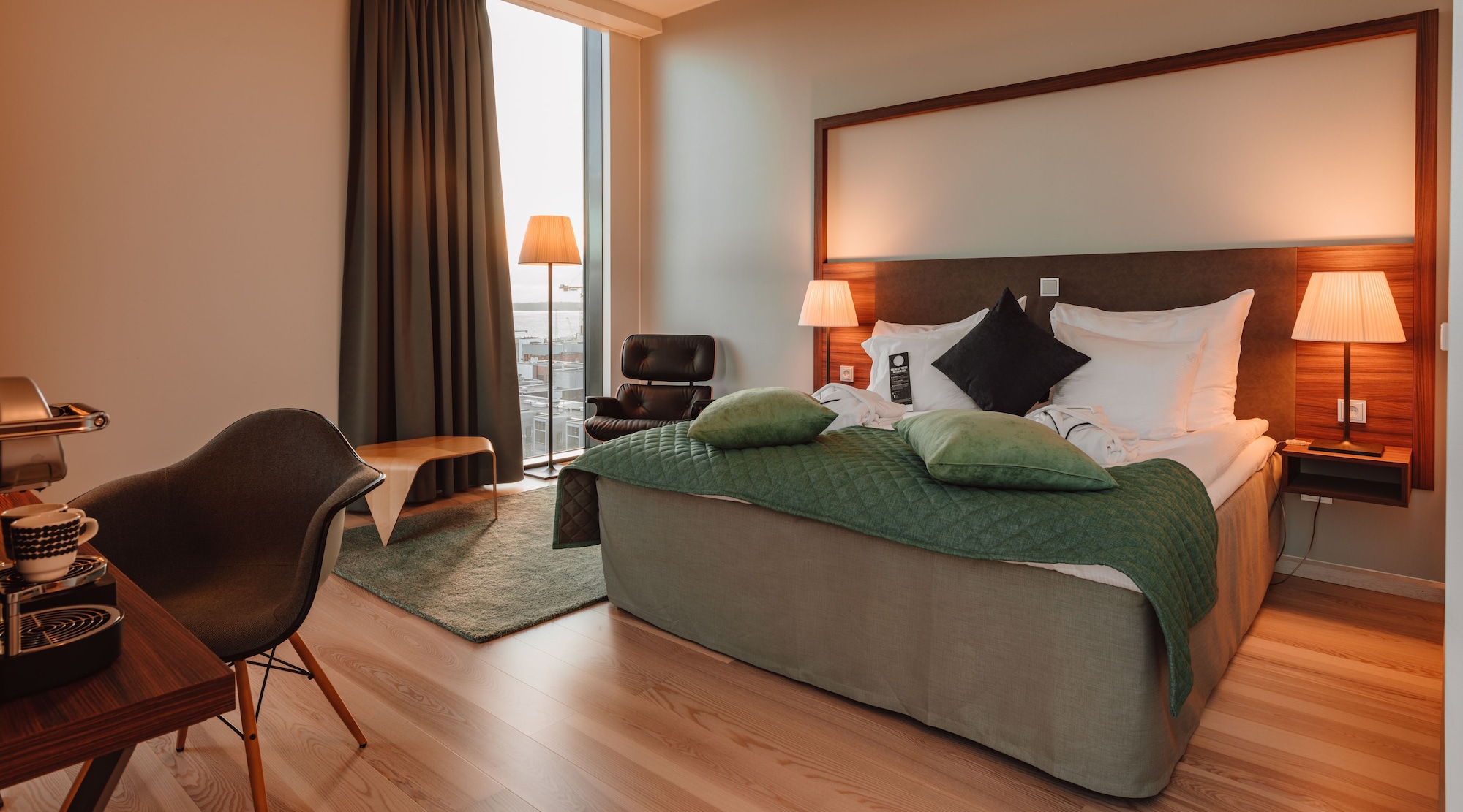 DELUXE, DOUBLE BED