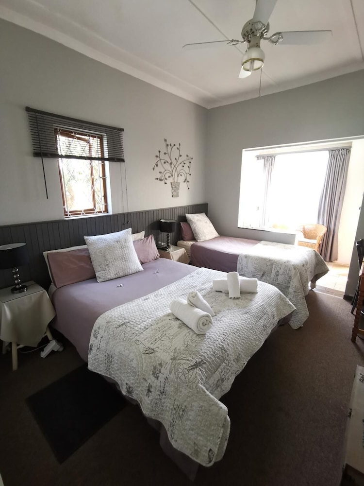 Sunbird Guest House 7/50