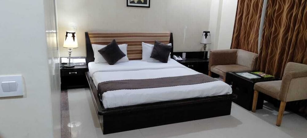 Super, Deluxe, Double Bed