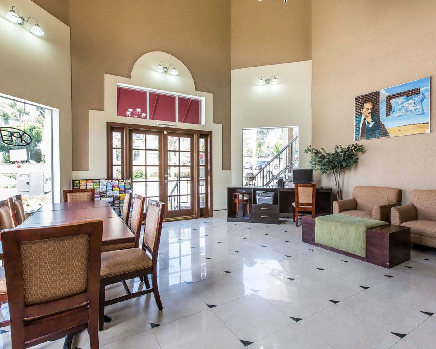 Econo Lodge Inn & Suites Fallbrook Downtown 23/31