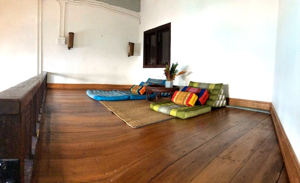 103 - Bed And Brews 5/50