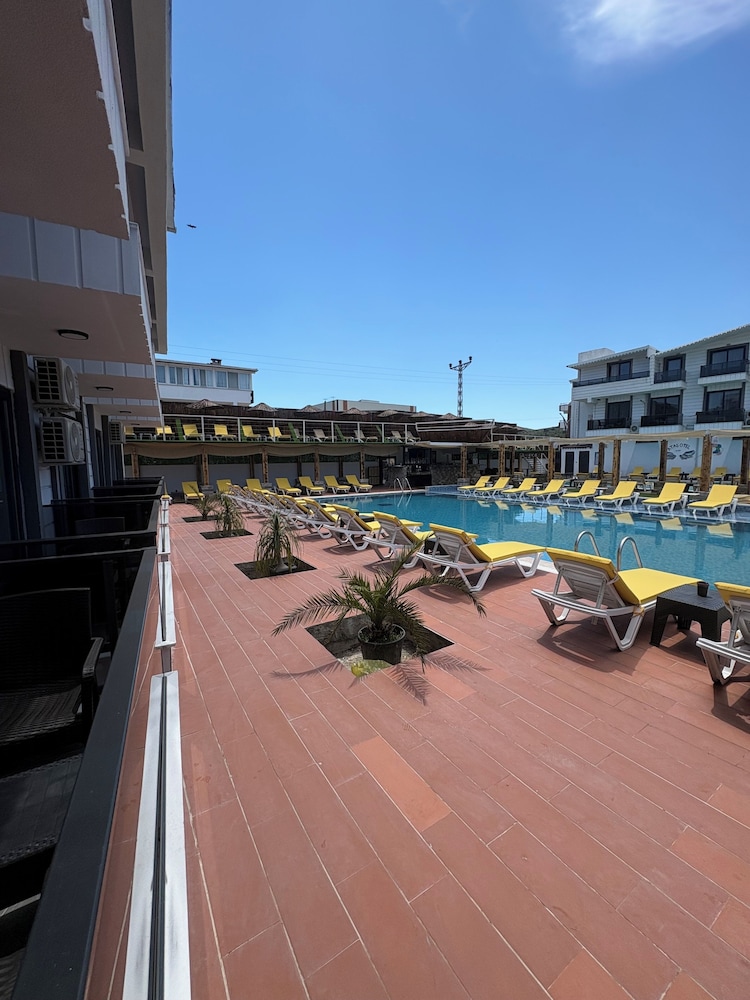 Atas Aqua Otel Avsa 41/51
