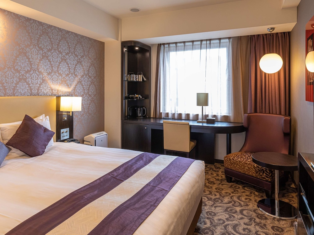 STANDARD, QUEEN BED