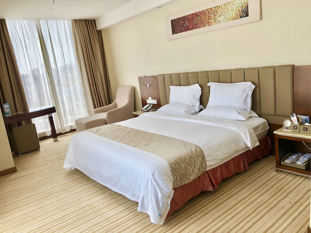 L Hotel Changsheng 30/62