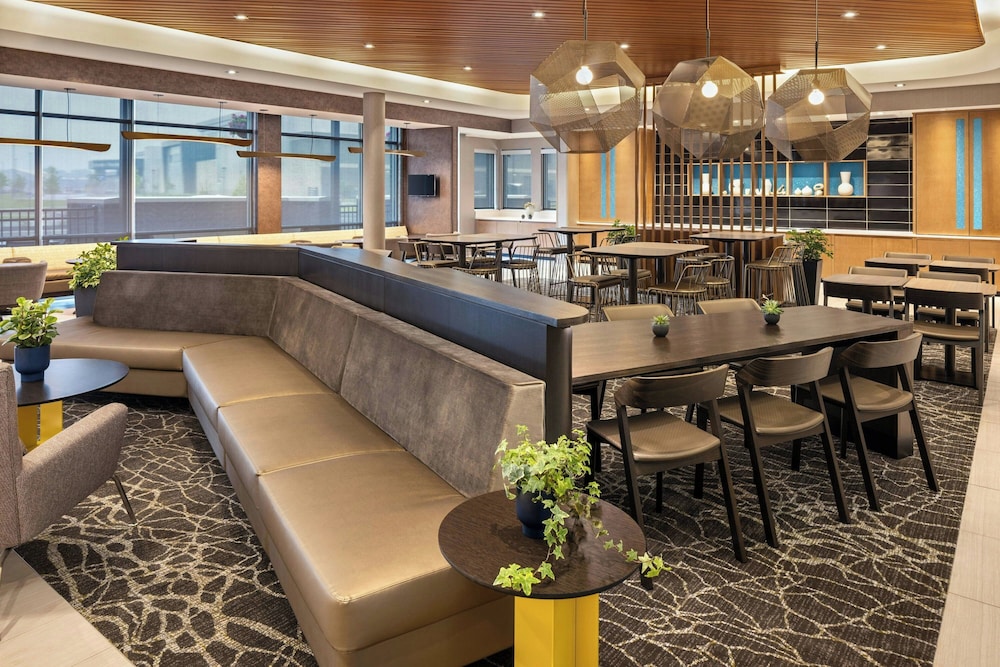 SpringHill Suites by Marriott Eau Claire 12/23