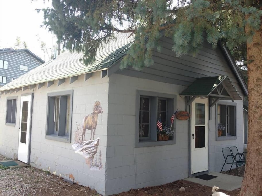 Columbine Cabins 2/32