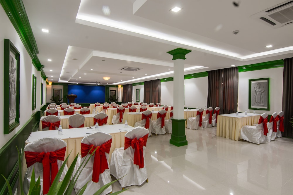 Glorious Hotel and Spa 35/50