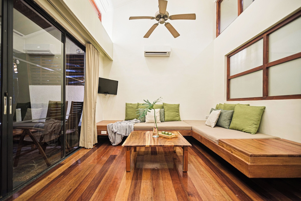 The Strand Boutique Resort 51/75