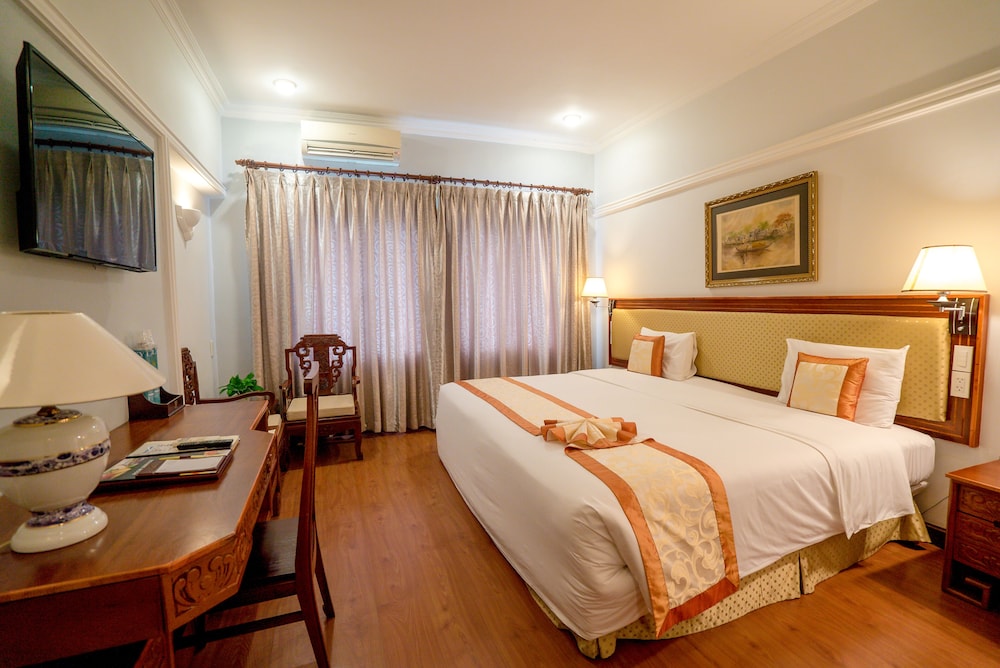 Royal Hotel Saigon 17/70
