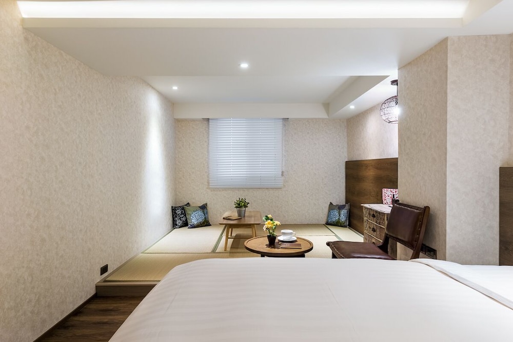 Lan Kwai Fong Garden Hotel 30/66