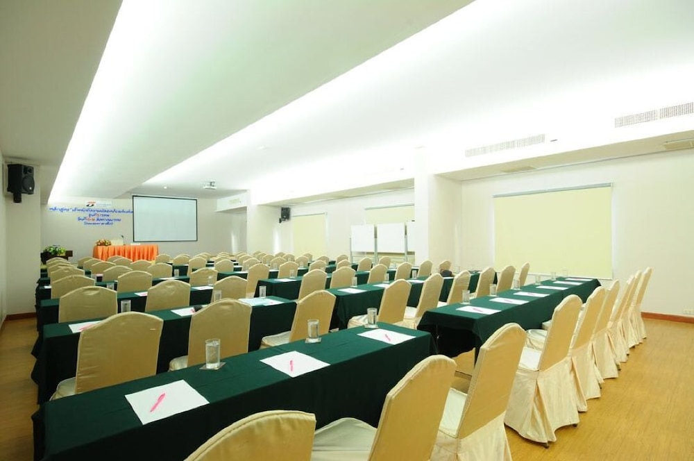 Palazzo Bangkok Hotel 49/55
