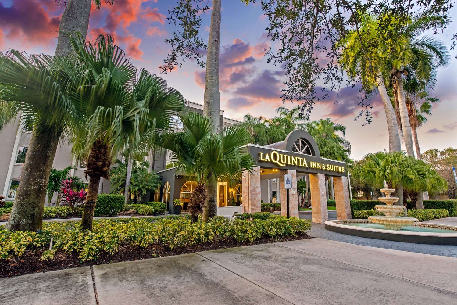 La Quinta Inn & Suites by Wyndham Coral Springs South 19/30