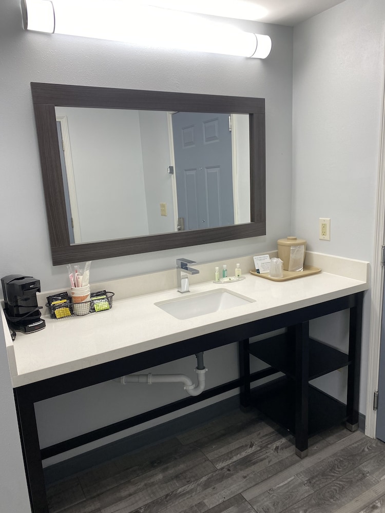 Quality Inn Greeneville - Tusculum 39/40
