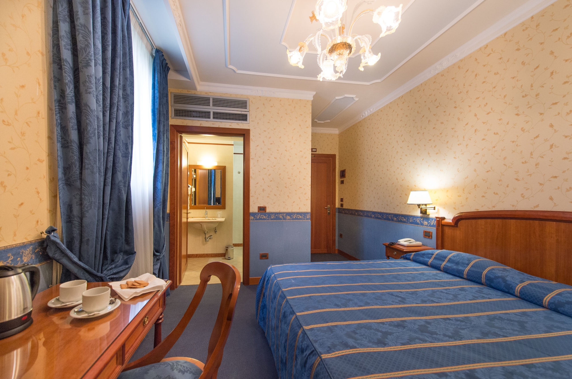 ROOM, SINGLE, DOUBLE BED