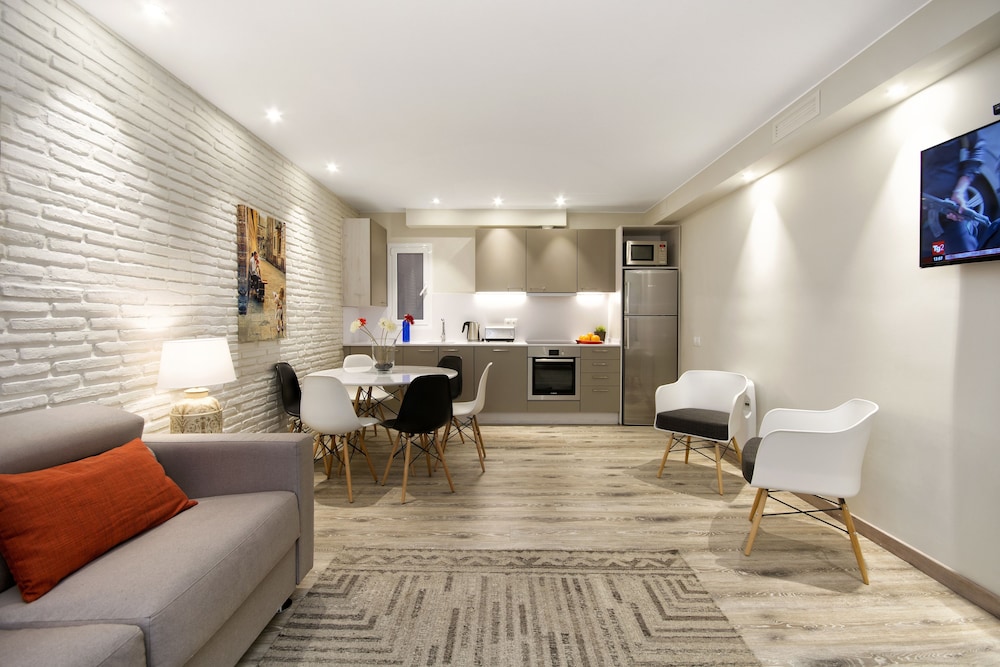 Mercedes Heritage Barcelona Apartments 24/48