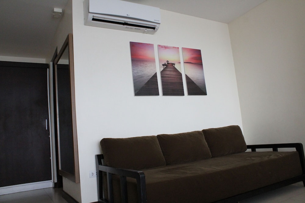Ocean Suites Boutique Hotel 46/66