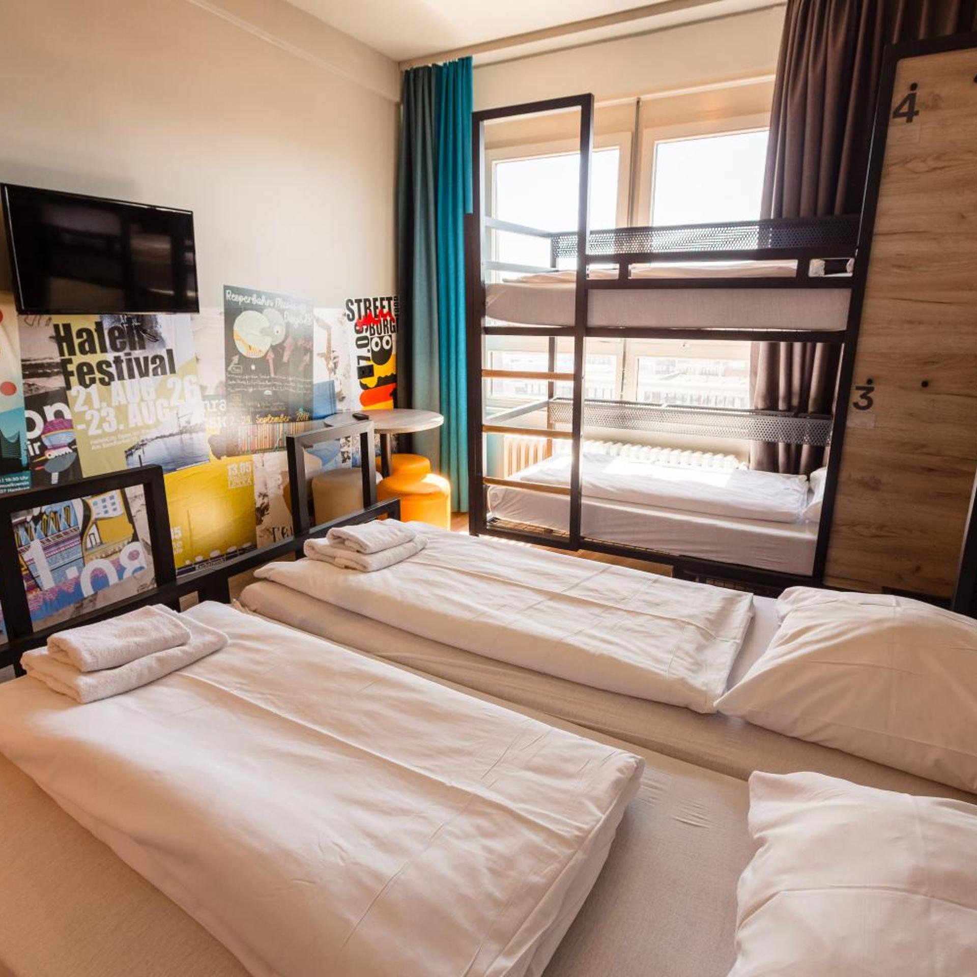 Room, Quadruple