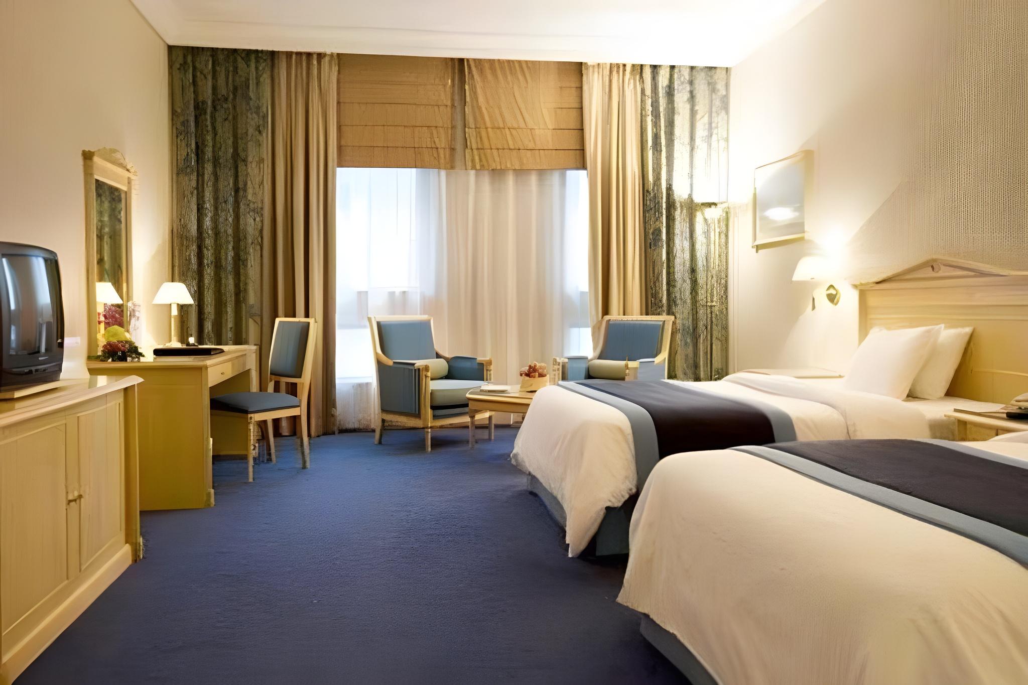 EXECUTIVE ROOM