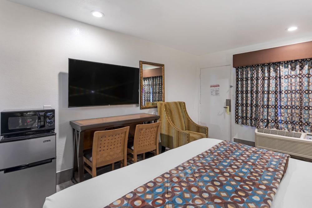 Anaheim Discovery Inn Suites 52/68