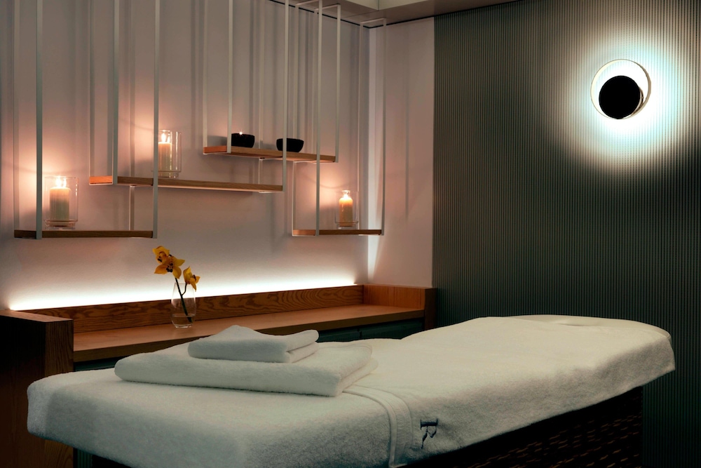 RENAISSANCE WARSAW AIRPORT HOTEL 30/62